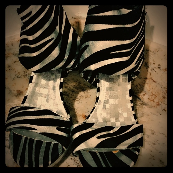 Sandals - Picture 1 of 5